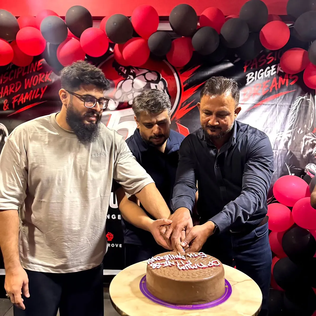 Cake-cutting with the guests